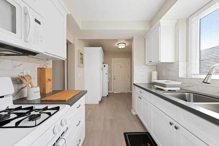 Spacious Centrally Located New 2 Bedroom Property! Inglewood Exteriér fotografie